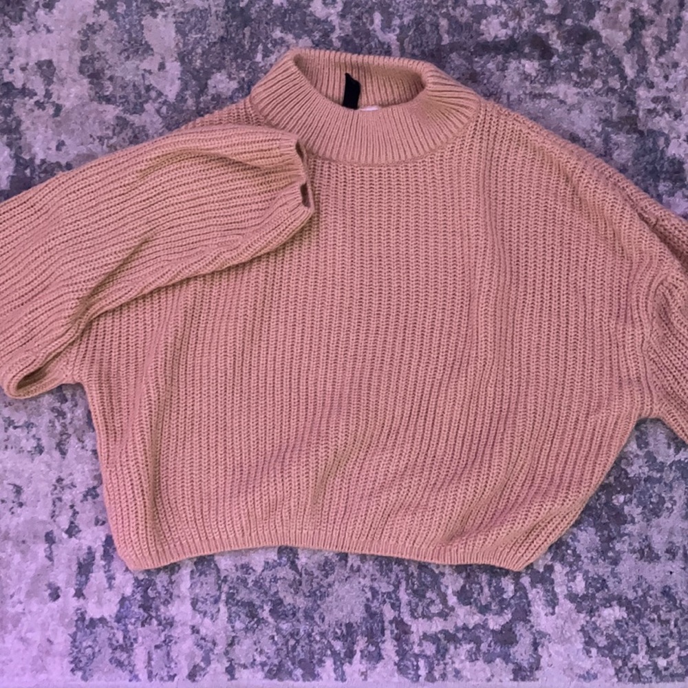 Color: tan- cream, Size small, from H&M